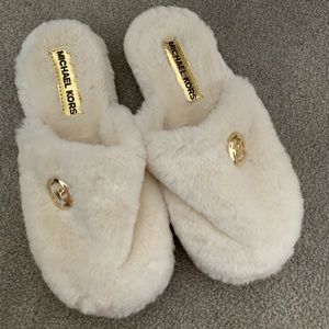 NWOT Michael Kors Cream Faux Fur Slippers